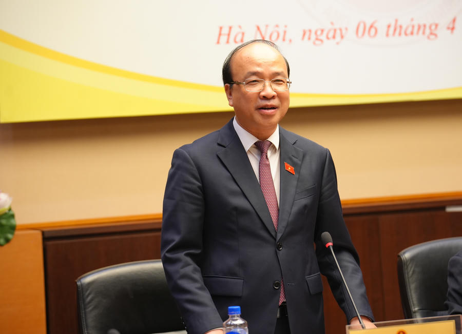 Ông Phan Chí Hiếu phát biểu.