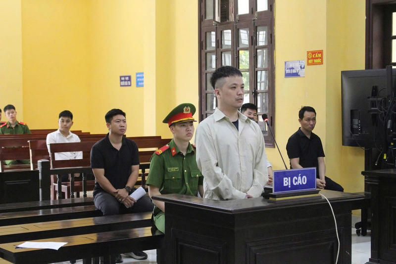 Bị cáo Lê Việt Hùng ra tòa