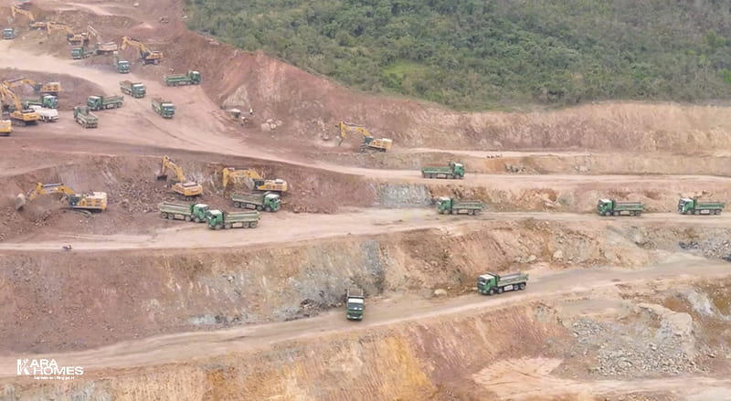 Hoạt động khai thác, vận chuyển đất đá tại khu vực mỏ trên địa bàn Quảng Ninh được tăng cường quản lý, phục vụ nhu cầu vật liệu san lấp cho các công trình.