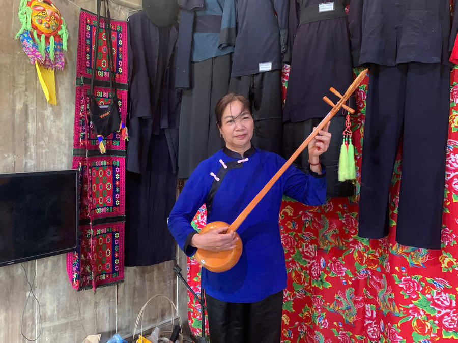 Nghệ nhân đàn tính Chu Minh.