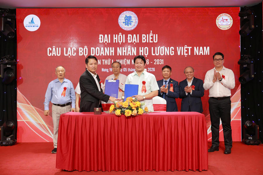 Ký kết kinh doanh giữa CLB và Trường Cao đẳng nghề Phú Thọ về việc đào tạo và cung cấp nhân sự chất lượng cao cho Doanh nghiệp họ Lương.