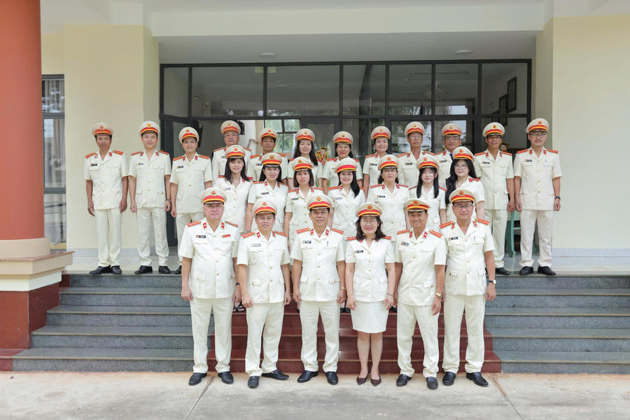 Tập thể lãnh đạo, cán bộ&nbsp;VKSND khu vực 4.