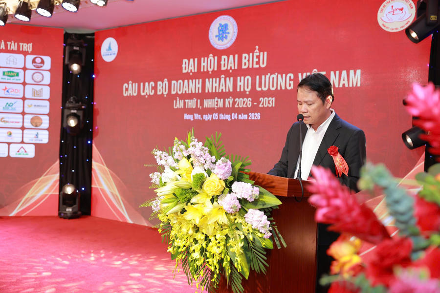 Ông Lương Duy Tân - Chủ tịch Câu lạc bộ Doanh nhân họ Lương khai mạc, trình bày phương hướng nhiệm vụ CLB trong nhiệm kỳ 2026-2031.