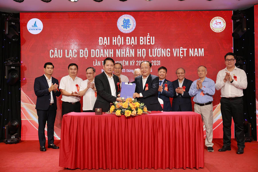 Ký kết kinh doanh giữa CLB và Trường Đại học Tài Chính Marketing về việc đào tạo và cung cấp nhân sự chất lượng cao cho các Doanh nghiệp họ Lương.