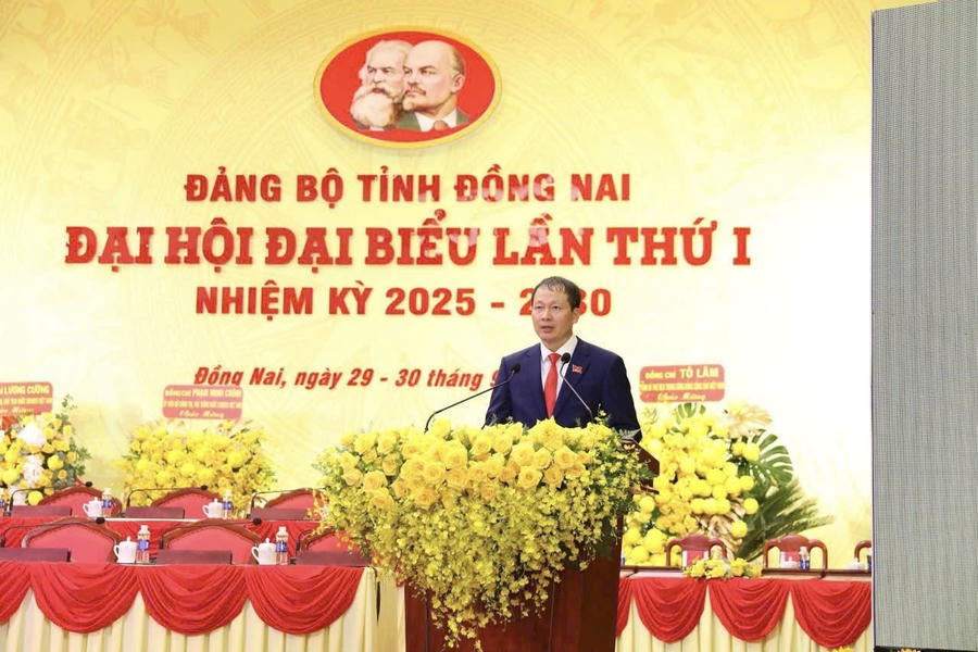 Ông Vũ Hồng Văn, Bí thư Tỉnh uỷ Đồng Nai phát biểu tại Đại hội Đảng bộ tỉnh lần thứ I, nhiệm kỳ 2025 – 2030.