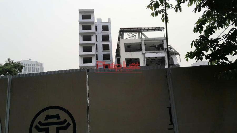 Tổng thể khách sạn 9 tầng tại số 26 phố Lý Thái Tổ.