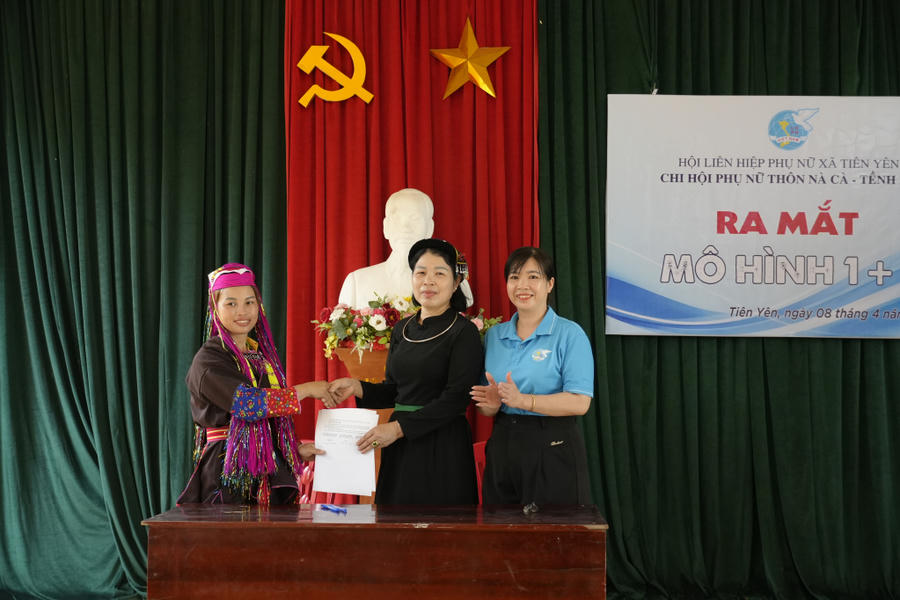 Ra mắt mô hình 1+1 tại Chi hội phụ nữ thôn Nà Cà - Tềnh Pò.