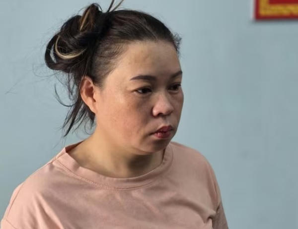 Đối tượng Phạm Thị Hồng Phúc tại cơ quan công an. (Ảnh: Công an TP Đà Nẵng)