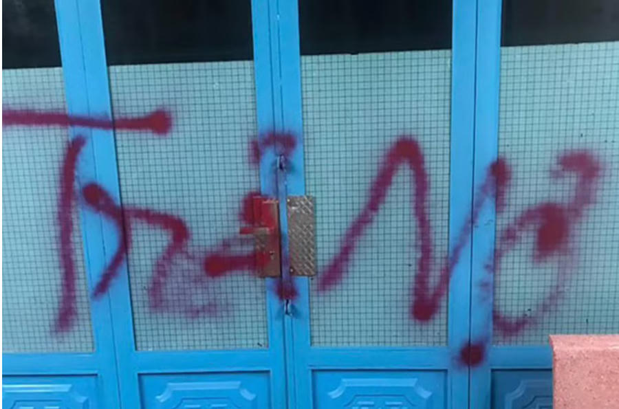 Các hình thức đòi nợ mang tính chất khủng bố tinh thần như căng băng rôn, vứt xác động vật, phun sơn, vẽ hay dán hình ảnh phản cảm đều bị cấm hoàn toàn. Ảnh IT