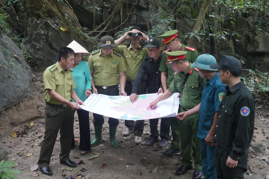 Các lực lượng chức năng xã Na Hang trong một buổi tuần rừng. (Ảnh: P. Họ).