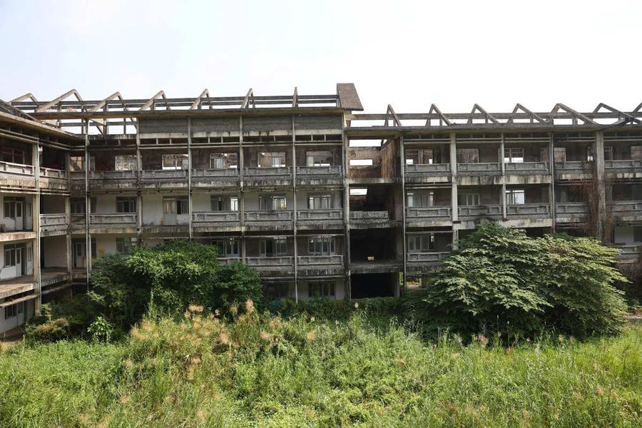 Dự án Trường THCS Hiệp Bình Phước xây dựng dang dở và bỏ không trong thời gian dài. Ảnh: Minh Tâm