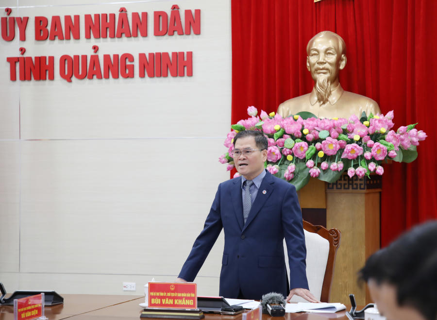 Chủ tịch UBND tỉnh Quảng Ninh Bùi Văn Khắng phát biểu tại hội nghị gặp mặt, đối thoại với các doanh nghiệp FDI trên địa bàn tỉnh.