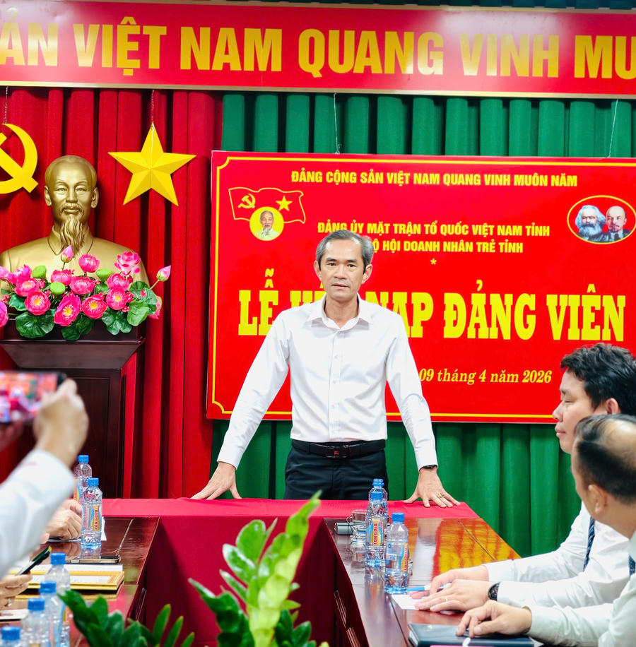 Ông Nguyễn Tất Độ, Ủy viên Ban Thường vụ Đảng ủy MTTQ Việt Nam tỉnh, Phó Chủ tịch Ủy ban MTTQ Việt Nam tỉnh phát biểu tại buổi lễ.