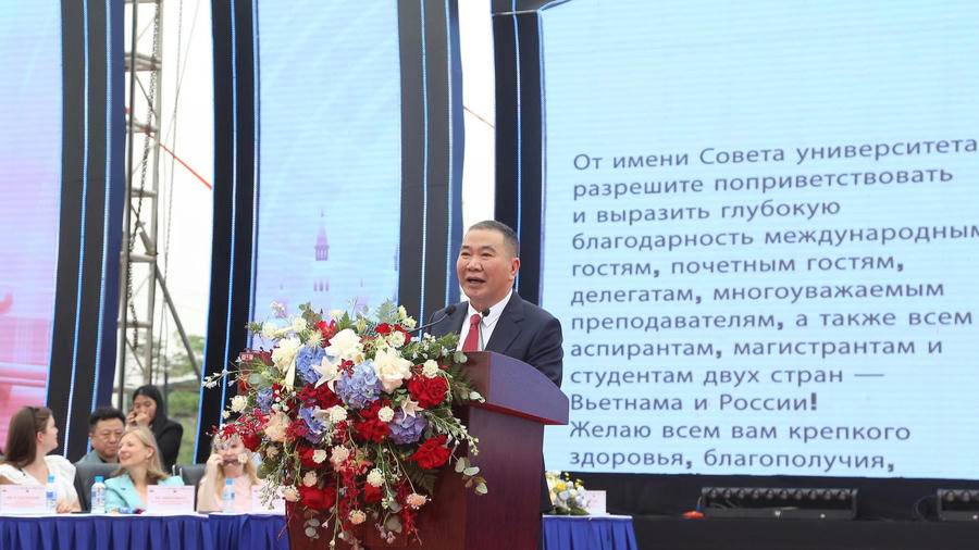 PGS.TS Bùi Xuân Biên – Chủ tịch Hội đồng trường ĐH Tài chính Ngân hàng Hà Nội phát biểu khai mạc.