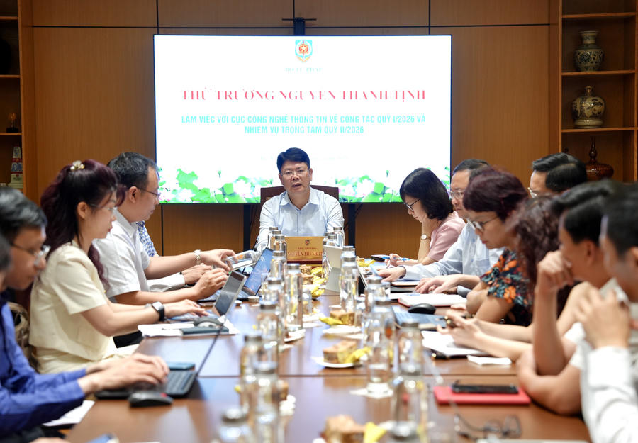 Quang cảnh cuộc họp.