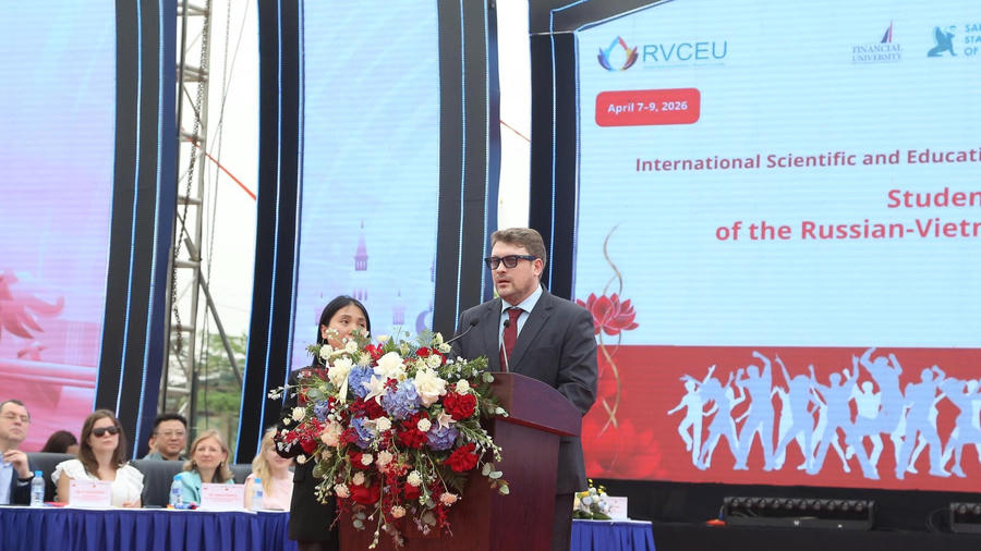 Ông Vladimir Vladimirovich Murashkin - Bí thư thứ nhất Đại sứ quán Liên bang Nga tại Việt Nam, Trưởng đại diện Cơ quan Hợp tác Liên bang Nga tại Việt Nam, Giám đốc Trung tâm Khoa học và Văn hóa Nga tại Hà Nội phát biểu.