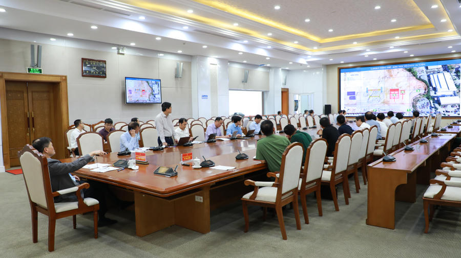 Ông Bùi Văn Khắng, Phó Bí thư Tỉnh uỷ, Chủ tịch UBND tỉnh lưu ý một số vấn đề cụ thể để đảm bảo tốt nhất mọi điều kiện tổ chức thành công Lễ khởi công Dự án Tuyến đường sắt tốc độ cao Hà Nội – Quảng Ninh.