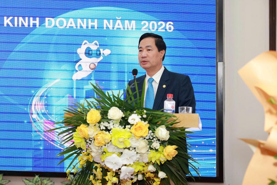 Quyền Tổng Giám đốc Nguyễn Xuân Việt trình bày bức tranh kinh doanh năm 2025 với những con số tăng trưởng ấn tượng, khẳng định sức mạnh nội tại của toàn hệ thống.
