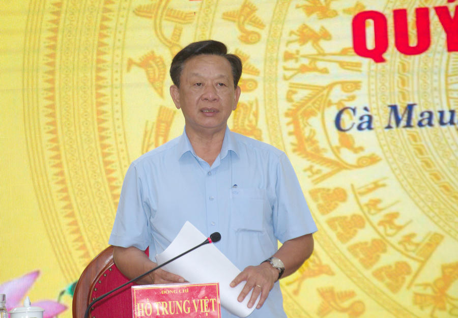 Ông Hồ Trung Việt - Ủy viên BTV Tỉnh ủy, Trưởng Ban Tuyên giáo và Dân vận Tỉnh ủy Cà Mau, phát biểu kết luận cuộc họp báo.