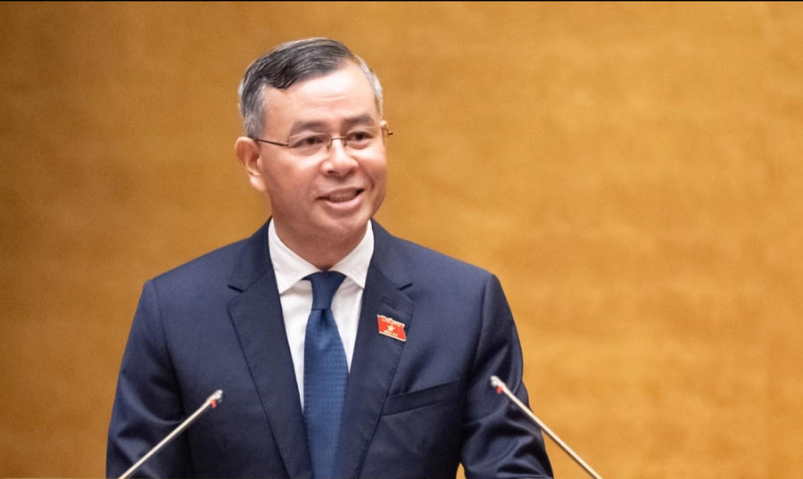 Bộ trưởng Tài chính Ngô Văn Tuấn trình bày dự thảo nghị quyết chiều 9/4/2026. Ảnh: Đại biểu Nhân dân