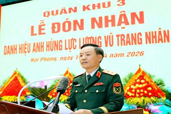 Trung tướng Lương Văn Kiểm, Phó Bí thư Đảng ủy, Tư lệnh Quân khu 3 báo cáo thành tích hơn 80 năm của LLVT Quân khu.