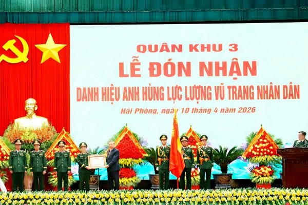 Tổng Bí thư, Chủ tịch nước Tô Lâm trao tặng danh hiệu Anh hùng LLVT Nhân dân cho LLVT Quân khu 3.