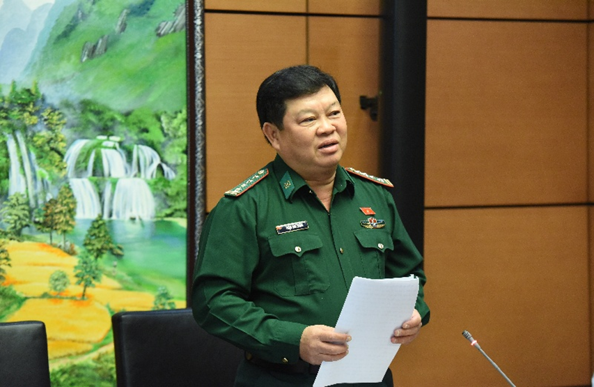 Đại tá Phạm Văn Thắng phát biểu tại Phiên thảo luận tổ 13.