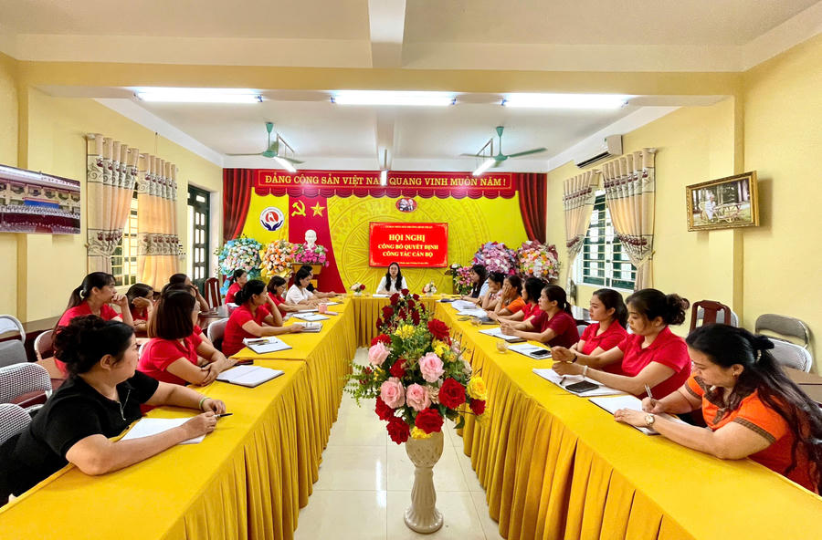 UBND phường Bình Thuận công bố quyết định tạm đình chỉ Hiệu trưởng Trường Mầm non Đội Cấn.