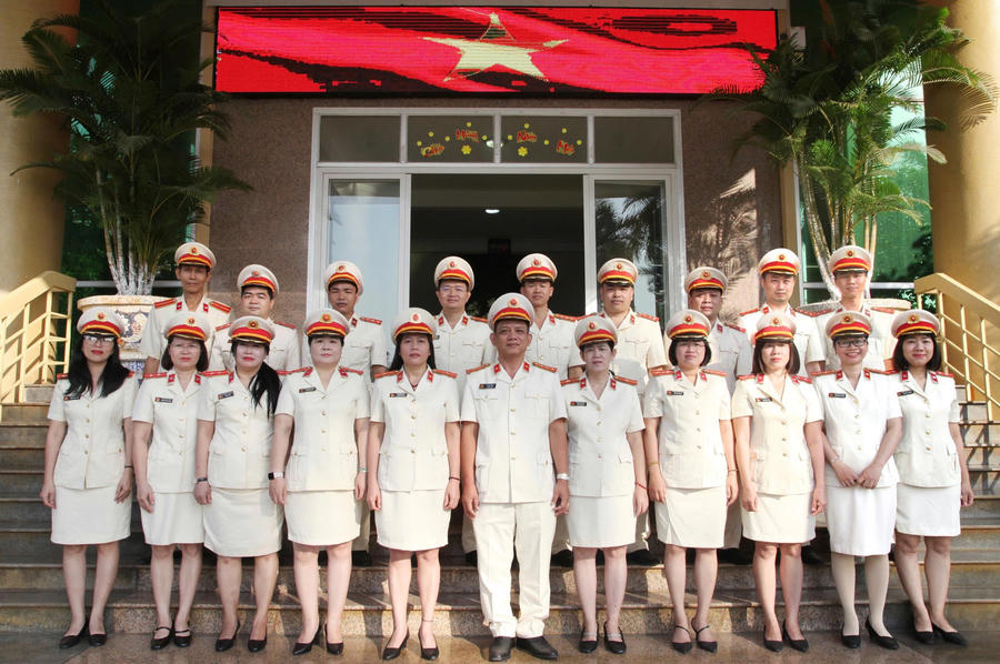 Tập thể lãnh đạo, cán bộ&nbsp;Văn phòng VKSND tỉnh Đồng Nai.