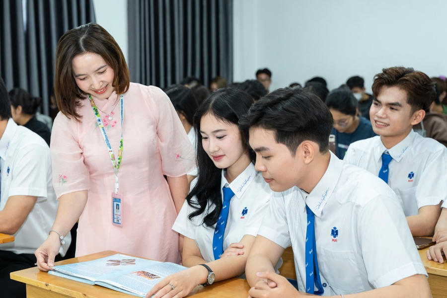 Bộ Giáo dục và Đào tạo ban hành Thông tư 26 quy định chuẩn nghề nghiệp giảng viên đại học, áp dụng đồng bộ cho cả cơ sở giáo dục công lập lẫn ngoài công lập. (Ảnh minh họa:&nbsp;moet.gov.vn)