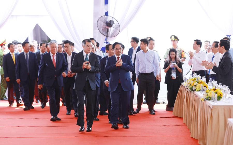 Ông Lê Minh Hưng, Ủy viên Bộ Chính trị, Thủ tướng Chính phủ cùng ông Phạm Minh Chính, nguyên Ủy viên Bộ Chính trị, nguyên Thủ tướng Chính phủ tới dự Lễ khởi công Dự án tuyến đường sắt tốc độ cao Hà Nội – Quảng Ninh.