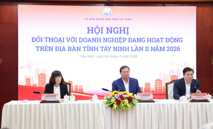 Lãnh đạo tỉnh Tây Ninh đối thoại với doanh nghiệp trên địa bàn nhằm tháo gỡ những khó khăn, vướng mắc.