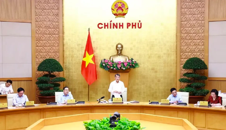 Thủ tướng Lê Minh Hưng chủ trì cuộc họp về cắt giảm thủ tục hành chính, điều kiện kinh doanh. (Ảnh: TTXVN)
