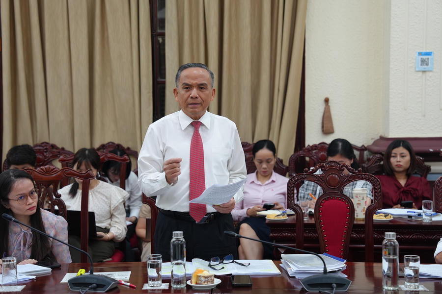 Các đại biểu nêu ý kiến tại buổi làm việc.