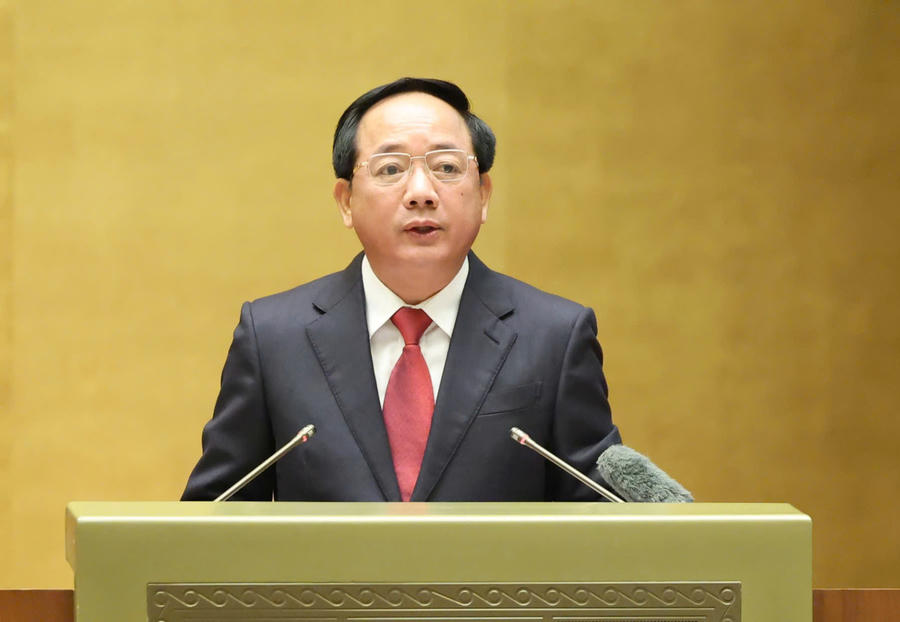 Đồng chí Trịnh Văn Quyết, Uỷ viên Bộ Chính trị, Bí thư Trung ương Đảng, Trưởng Ban Tuyên giáo và Dân vận Trung ương giới thiệu chuyên đề "Những nội dung cơ bản của Quy định về công tác chính trị, tư tưởng trong Đảng". Ảnh: PV