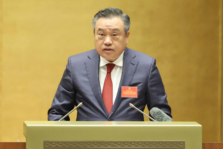 Đồng chí Trần Sỹ Thanh, Uỷ viên Bộ Chính trị, Bí thư Trung ương Đảng, Chủ nhiệm Uỷ ban Kiểm tra Trung ương giới thiệu chuyên đề "Nghị quyết về đổi mới, nâng cao hiệu lực công tác kiểm tra, giám sát và kỷ luật đảng; Quy định về công tác kiểm tra, giám sát và kỷ luật của Đảng”. 