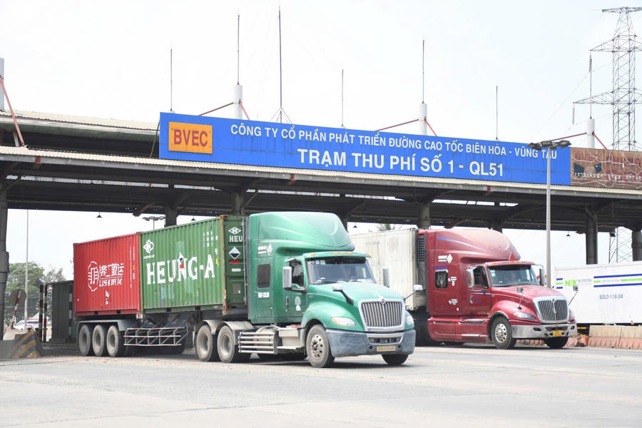 Trạm thu phí trên quốc lộ 51.