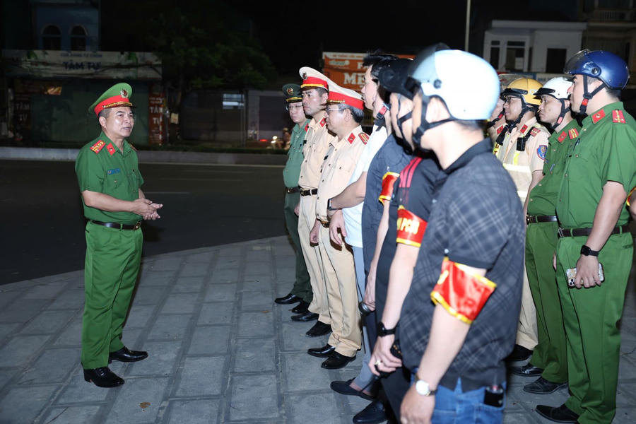 Phó Giám đốc Công an tỉnh và Đoàn công tác đã trực tiếp nghe lực lượng chức năng báo cáo tình hình, kết quả bước đầu triển khai kế hoạch Chuyên đề.