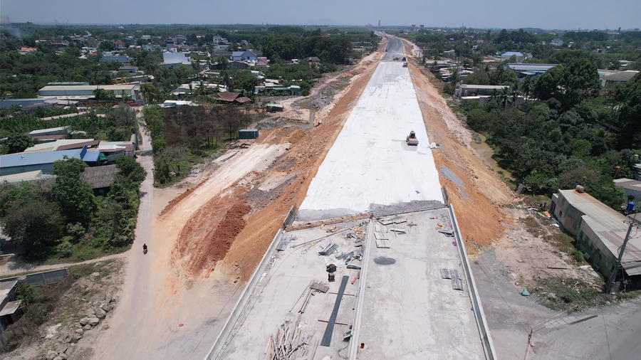 Tuyến cao tốc Biên Hòa - Vũng Tàu đoạn qua địa bàn tỉnh Đồng Nai sắp hoàn thành, dự kiến đưa vào khai thác vào cuối tháng 4.