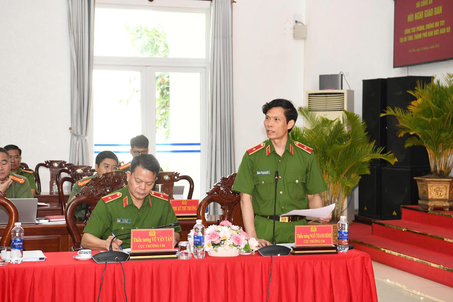 Thiếu tướng Ngô Thanh Bình, Cục trưởng Cục Cảnh sát điều tra tội phạm về ma túy phát biểu tại hội nghị. Ảnh: Cục C04
