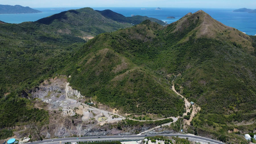 Toàn cảnh một phần khu vực núi Cô Tiên. Ảnh: H.L