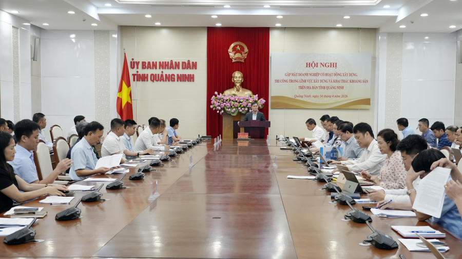 Quang cảnh buổi đối thoại.
Quang cảnh buổi đối thoại.