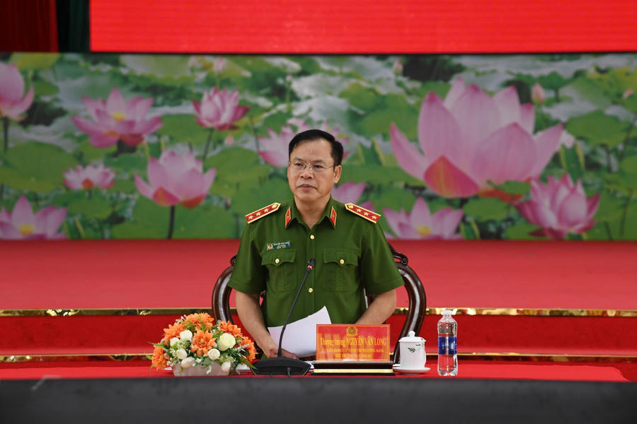 Thượng tướng Nguyễn Văn Long, Thứ trưởng Bộ Công an phát biểu chỉ đạo hội nghị. Ảnh: Cục C04.
