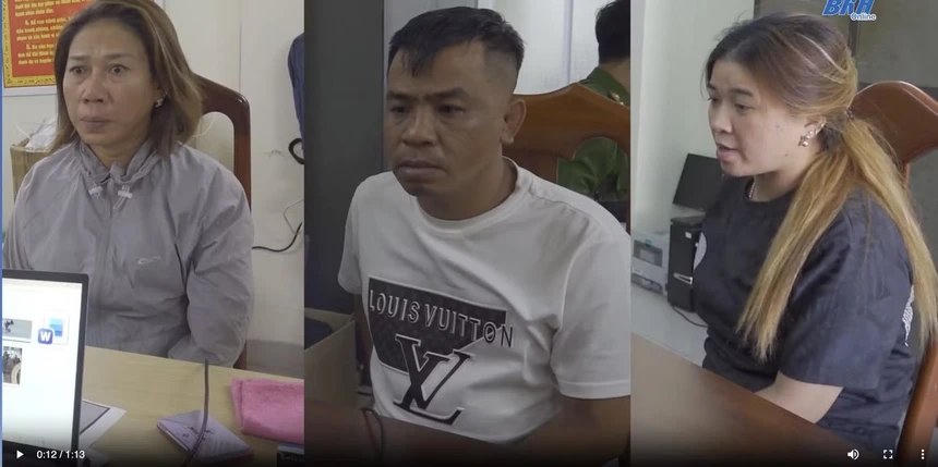 Loan, Tiến và Thu (từ trái qua) tại cơ quan công an. Ảnh: Công an tỉnh Khánh Hòa.