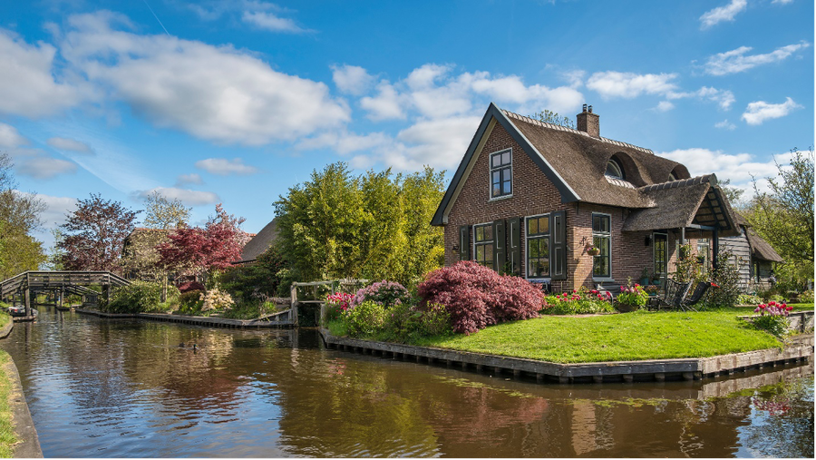 Một căn biệt thự tại “ngôi làng không đường” Giethoorn. Ảnh: Internet