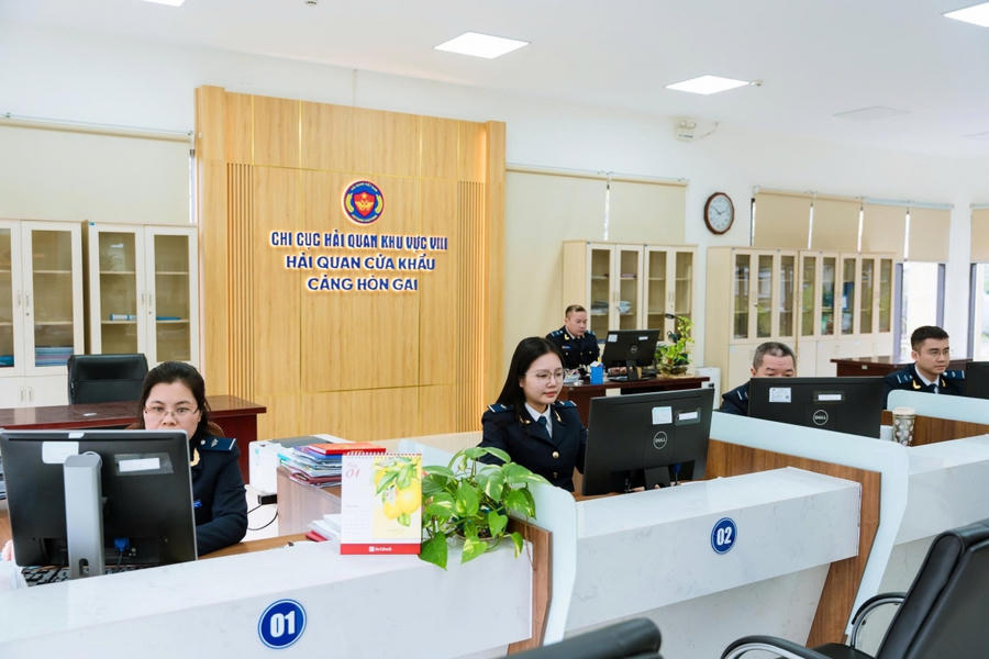 Hoạt động nghiệp vụ tại Hải quan cửa khẩu cảng Hòn Gai, Chi cục Hải quan khu vực VIII.