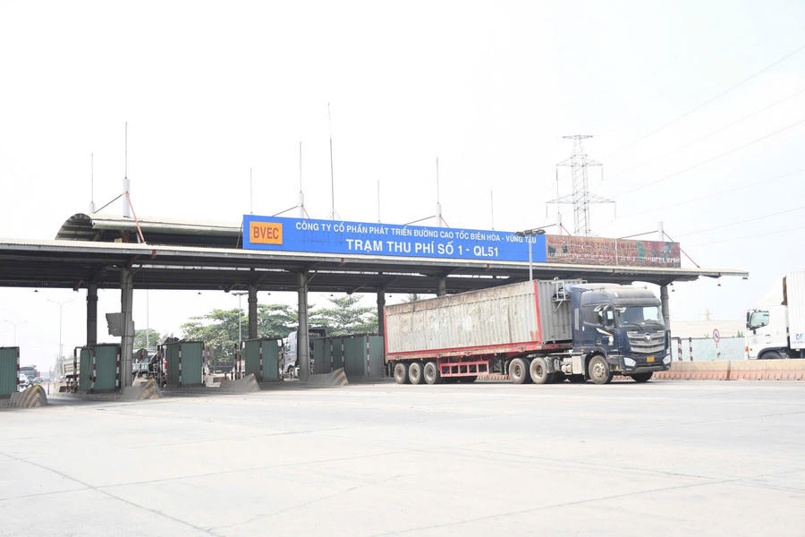 Trạm thu phí trên quốc lộ 51.