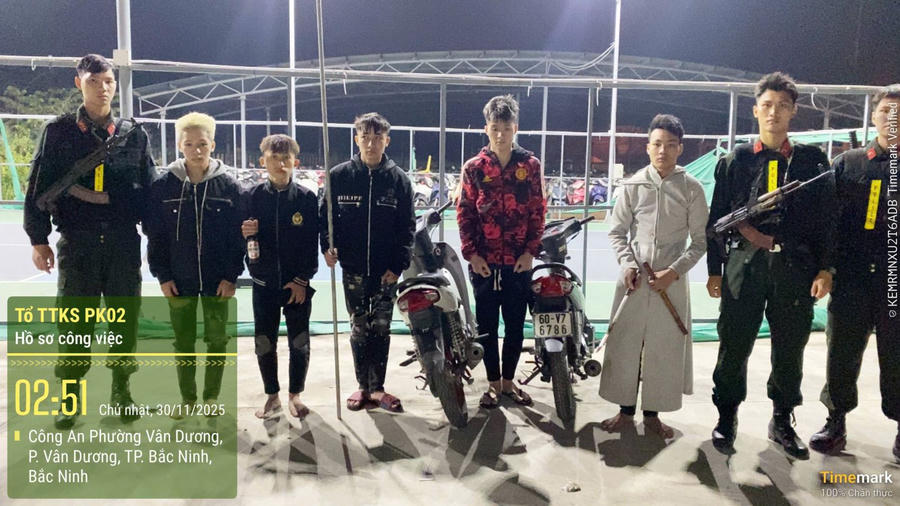 Bắt nhóm đối tượng cùng phương tiện. (Ảnh: Công an tỉnh Bắc Ninh)