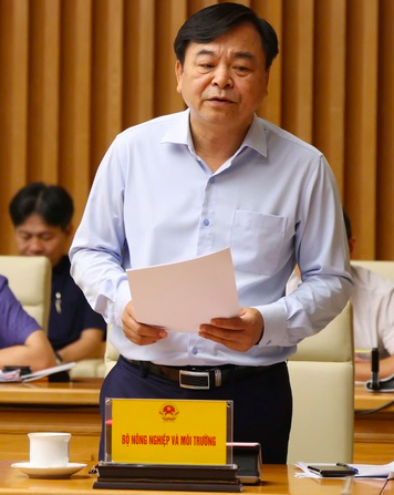 Thứ trưởng Bộ NN&MT Nguyễn Hoàng Hiệp báo cáo tại phiên họp - Ảnh: VGP