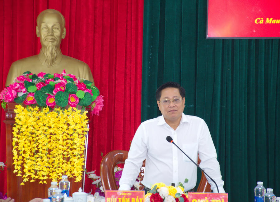 Phó Chủ tịch HĐND tỉnh Cà Mau, phát biểu ghi nhận nỗ lực của các đơn vị thi công trong điều kiện khó khăn, bảo đảm tiến độ, an toàn lao động, phối hợp hiệu quả và chủ động bảo vệ tài nguyên rừng, giữ vững môi trường sinh thái.